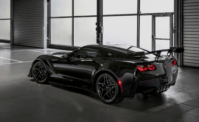 2019-Chevrolet-Corvette-ZR1-013