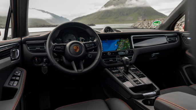 2021 Porsche Macan Interior Features