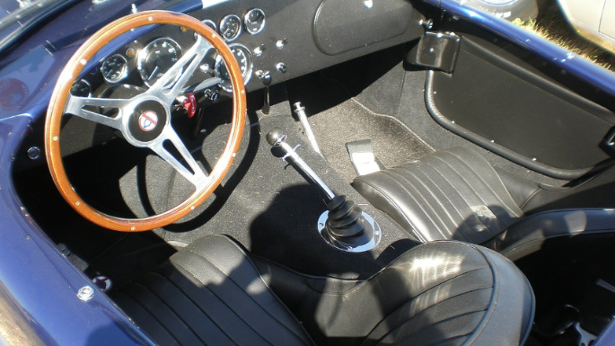 1968-shelby-cobra-427-int