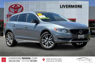 Volvo 2018 V60 Cross Country