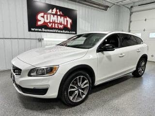 Volvo 2017 V60 Cross Country